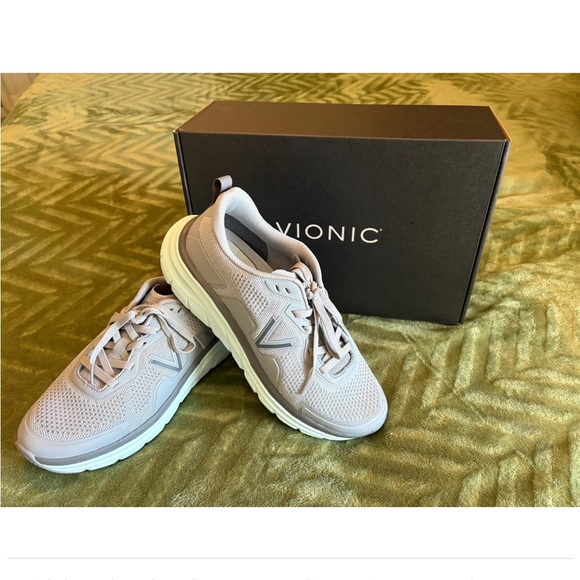 NWT Vionic Walk Max Gray Knit Sneakers Size 10 - Picture 1 of 7